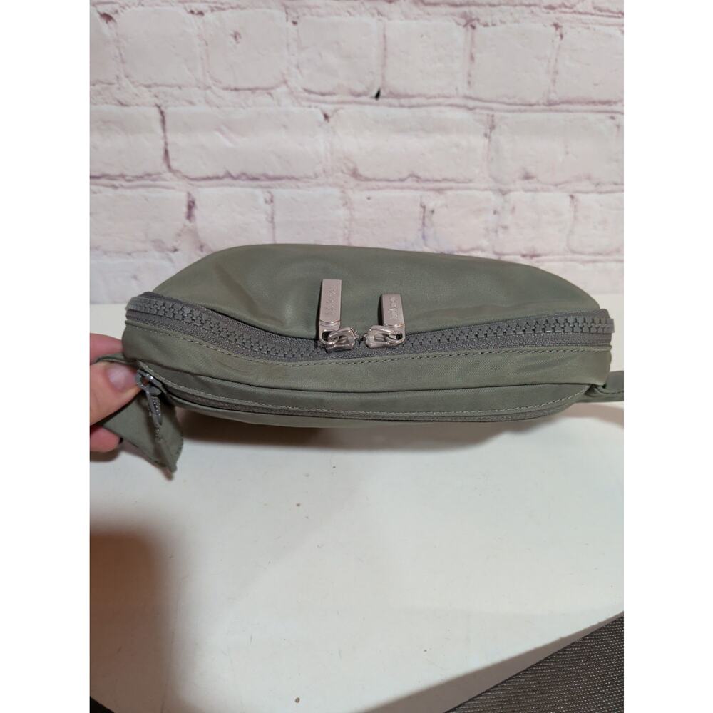 Lululemon 2L Everywhere Belt Bag Shiny Olive Army Green - Picture 8 of 12